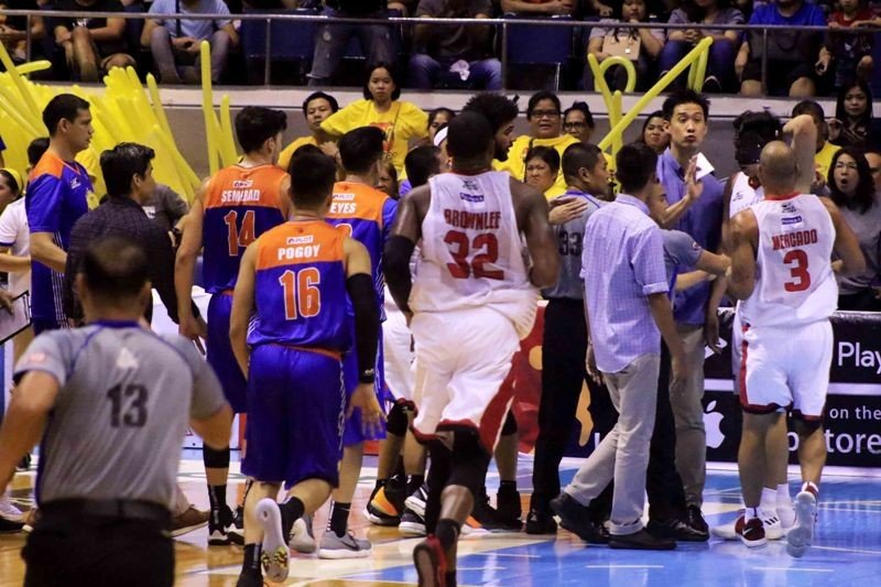 PBA Governors Cup Game 4 skirmish involving Geln Rice Jr. and Kevin Ferrer (photo by Peter Paul Baltazar) 