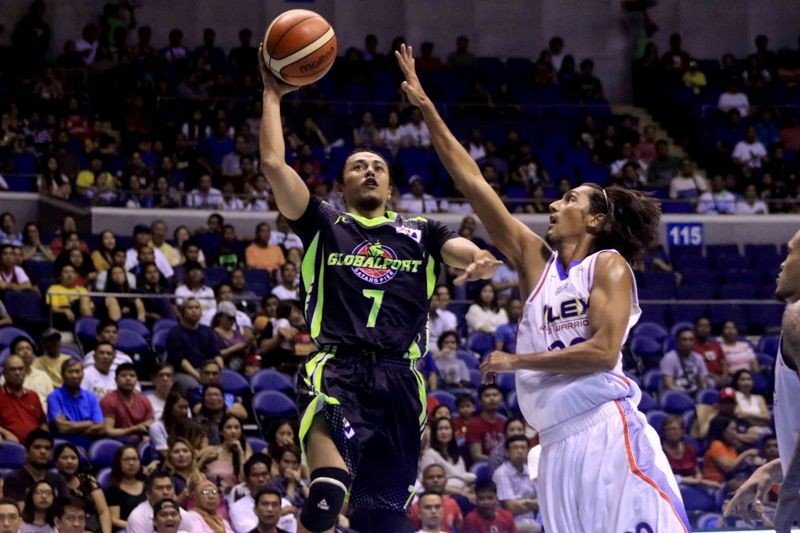 Terrence Romeo vs. Alex Mallari (photo by Peter Paul Baltazar) 