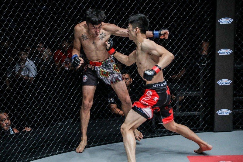 Xie Chao vs Kelvin Ong (ONE Championship photo) 