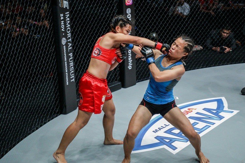 Gina Iniong vs Priscilla Hertati Lumbangaol (ONE Championship photo) 