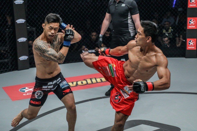 Eduard Folayang vs Martin Nguyen (ONE Championship photo)