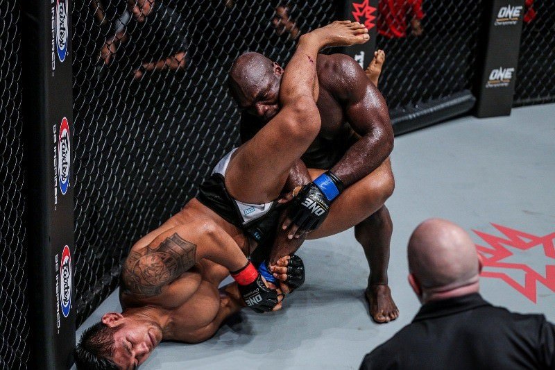 Aung La N Sang vs Alain Ngalani (ONE Championship photo) 