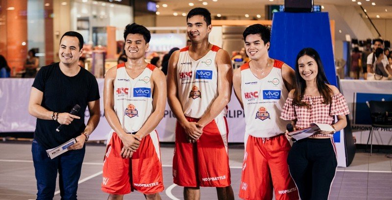 Members of Team Enderun pose after placing second in the final elims leg of the VIVO Hoop Battle Championship Philippines at Fairview Terraces. With them are event hosts Andrei Felix and Sydney Crespo.