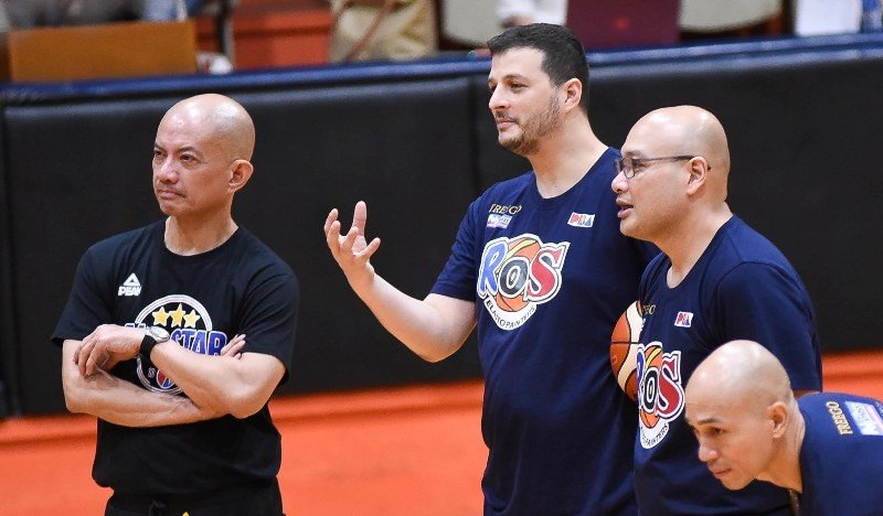 Coaches Yeng Guiao and Caloy Garcia during one the practices of the national squad (photo by Joaquin Flores)