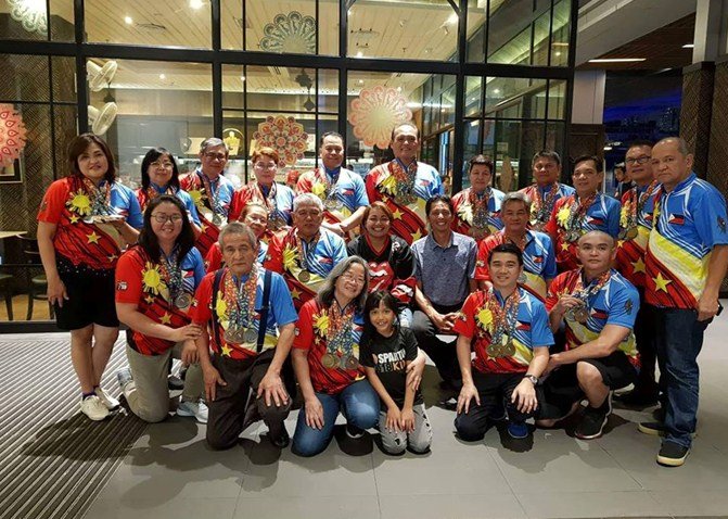 Pinoy bowlers pose with their medals, and Malaysian bowling icon and 2018 Palembang Asian Games gold medallistShalinZulkifli and family, during their victory dinner.