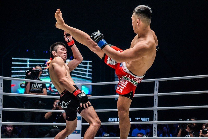 Shinya Aoki vs Ev Ting (ONE Championship photo)