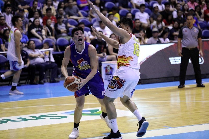 Ian Sangalang defended by Jewel Ponferrada (PBA Images)