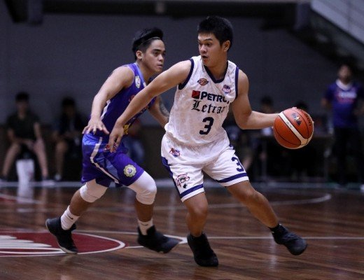 Tommy Olivario (light) vs Irven Palencia (dark) (PBA Images)