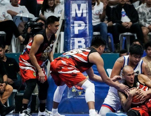 Mark Yee of Davao Occidental dives for the loose ball against Larry Muyang of San Juan as their respective teammates look on.