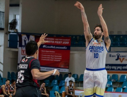 Alex Asis of Isang Pateros goes up for a shot against Heal Francisco of Taguig (Metro League photo)