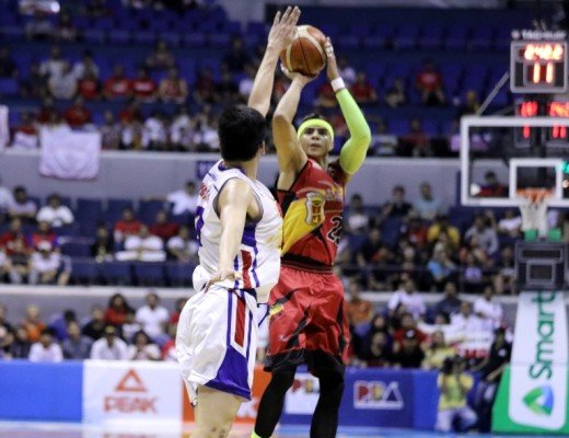 Arwind Santos of San Miguel Beer pulls up for a shot against Ian Sangalang of the Magnolia Hotshots (PBA Images)