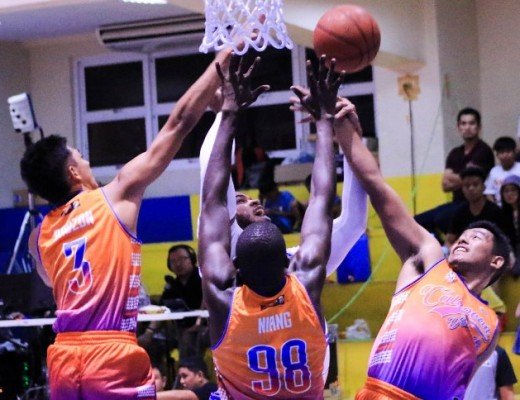 Prince Orizu of Bacoor Strike battles three Caloocan Supremos defenders. (Metro League photo)