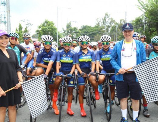 TAGAYTAY City Councilor Athena Tolentino (left, with checkered flag) and Standard Insurance Group Chairman Ernesto “Judes” Echauz (with checkered flag) prepare to send off the women’s and men’s under-23 and junior race.