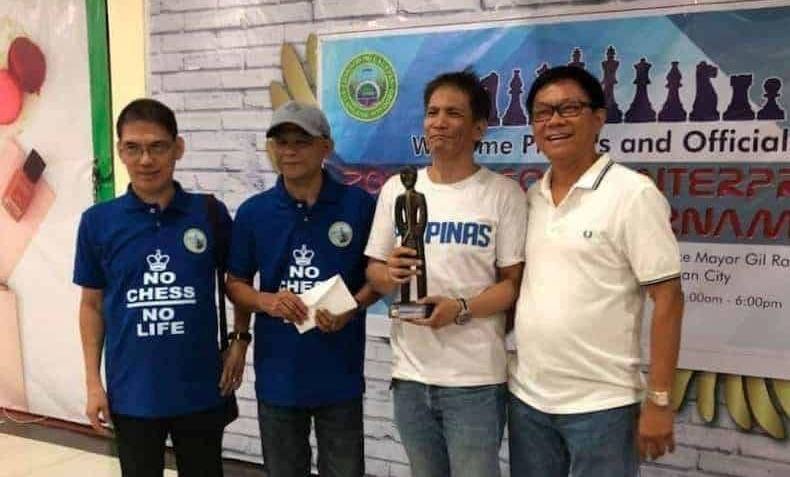 Photo shows 13-time Philippine Open champion Grandmaster Rogelio "Joey" Antonio Jr. (third from left) receive the championship's trophy after winning the 2018 Lifecore Enterprises Open Chess Championships on September 9, 2018 at the Xetro Mall, Calapan City, Oriental Mindoro.