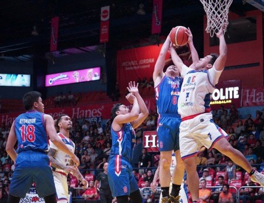 John Wilson of the San Juan Knights and Tonino Gonzaga of the QC Capitals fight it out to get the rebound. (MPBL photo)