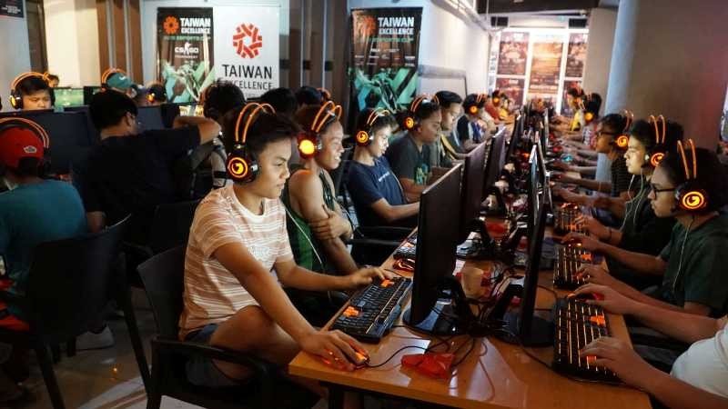 Among the venues used for the elimination rounds were TNC Cyber Café branches in Manila, Quezon City, La Union, Bulacan, Cavite, Legazpi, Bohol, and Bacolod; Miraculum Esports Lounge in Metro Manila; Acclaim Computer Center and Techtite Esports Lounge in Iloilo; and Esports Venue, Metronoia Cyber Café, and NCGC HQ in Mindanao.