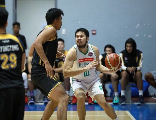 Macky Acosta of McDavid guarded by Magi Sison of Black Mamba (PBA Images)
