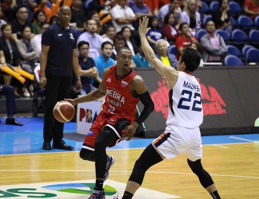 Justin Brownlee of Barangay Ginebra guarded by Allein Maliksi of the Meralco Bolts. Ginebra won to take a 3-1 series lead in the PBA Governors Cup Finals. (PBA Images)