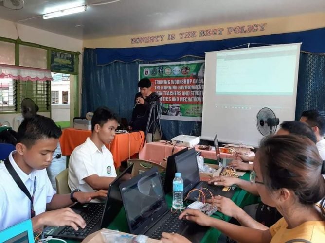 The new but growing Science, Technology, Engineering, and Mathematics or STEM education in the Philippines is essential in preparing Filipino youngsters for today’s world of non-stop innovation. (Photo Courtesy: DOST-Mimaropa)