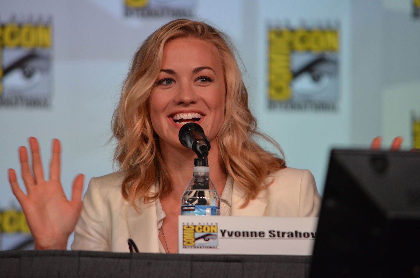 Yvonne Strahovski