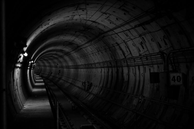 train, tunnel, subway [Image by Free-Photos from Pixabay]