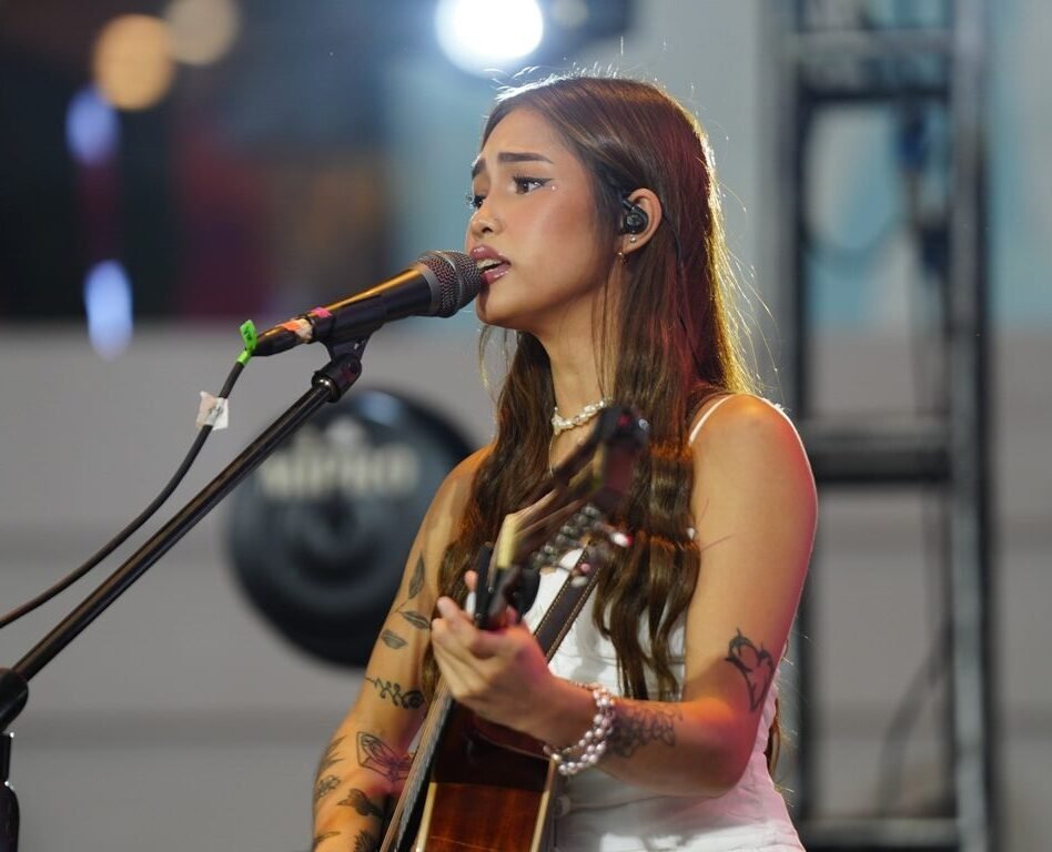 Syd Hartha performs her original tracks during a casual fashion segment. (Photo: Sony Philippines)