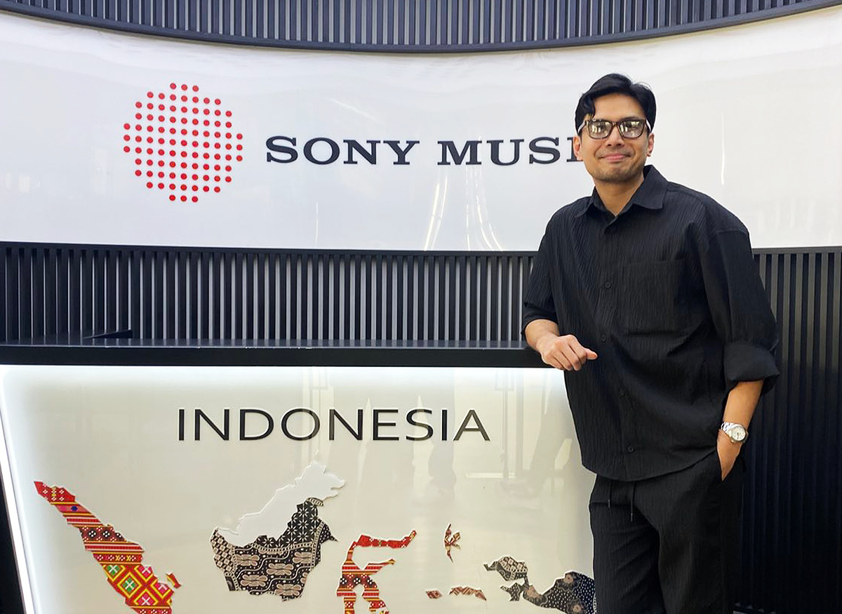 Christian Bautista during his visit to Sony Music Entertainment Indonesia’s headquarters.