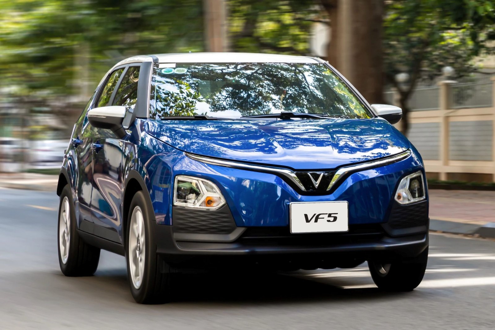 The VinFast VF 5’s compact size makes it ideal for navigating city streets.
