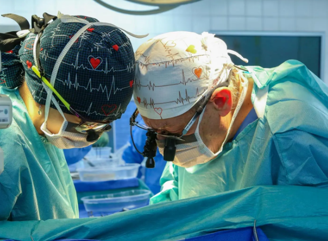 KFSHRC surgeons successfully performed a heart transplant on a 7-year-old child in Riyadh.