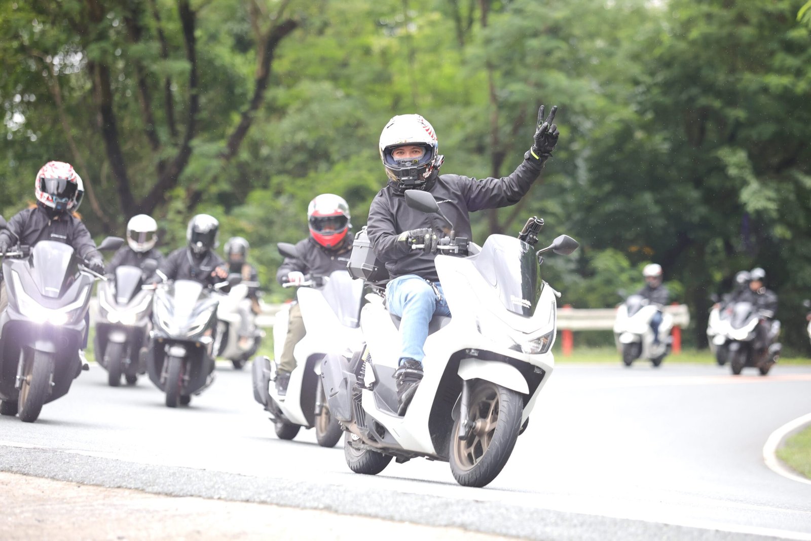 Participants enjoy The All-New PCX160 during Honda Philippines’ PCXceptional Ride.