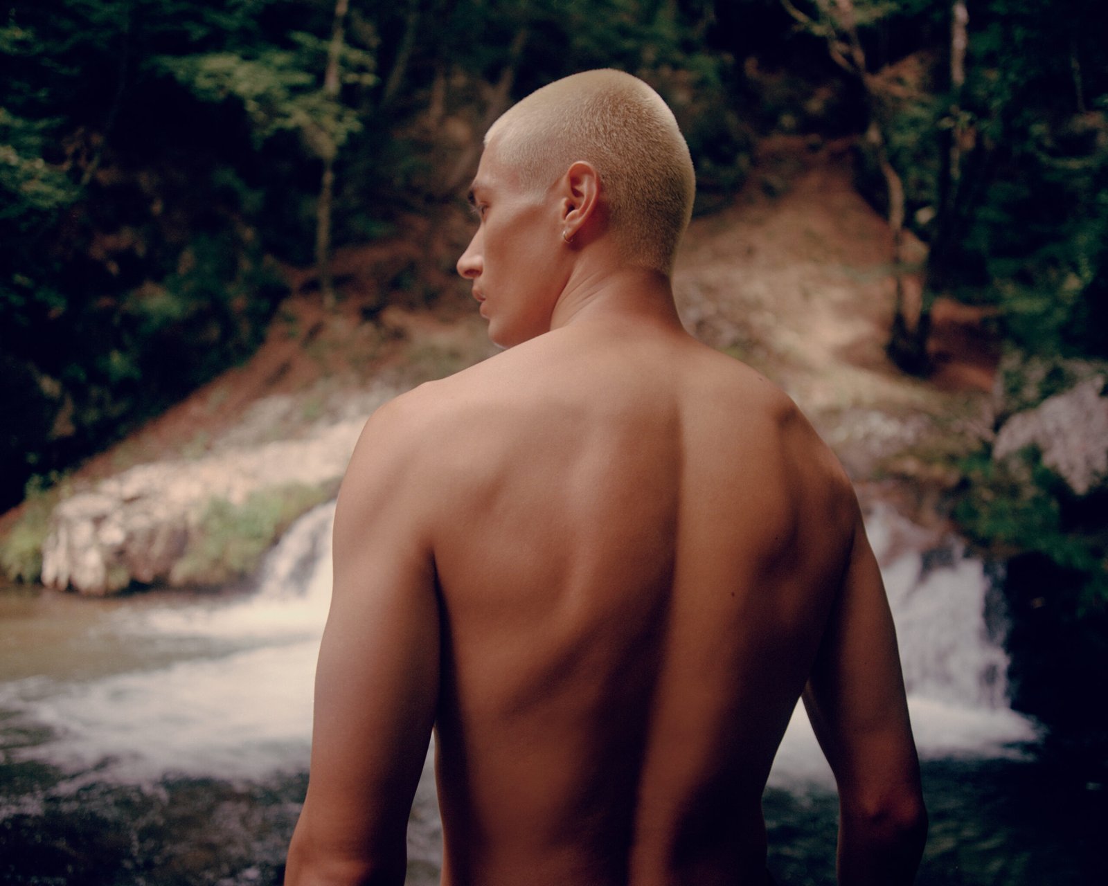 Mikah explores nostalgia and growth in his new single “Escape.”