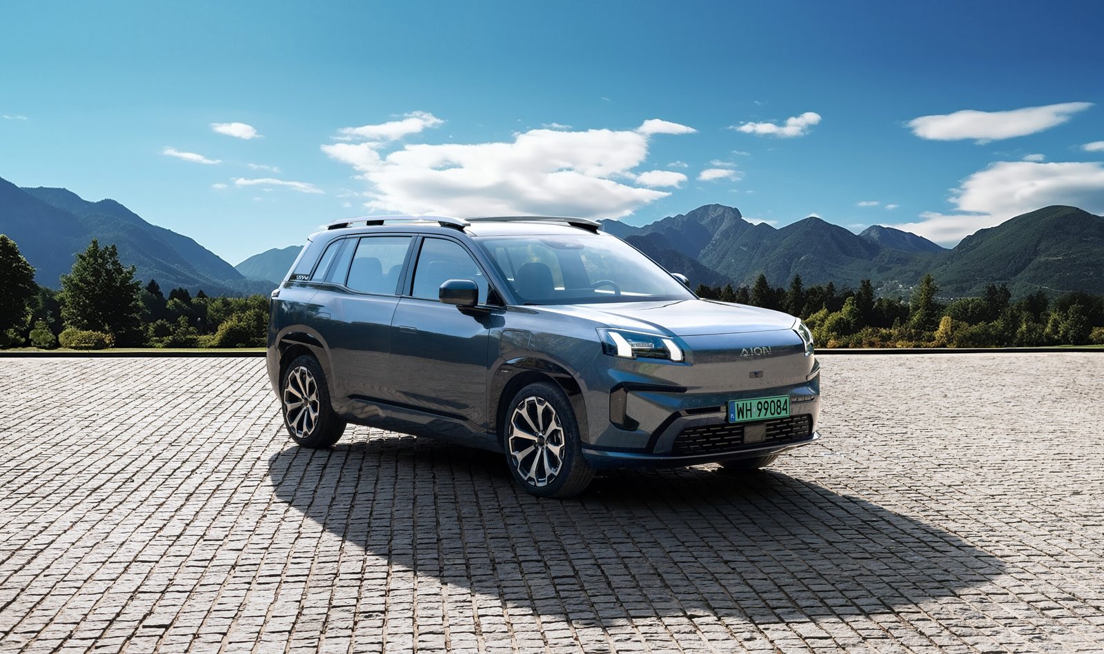 The AION V delivers 520 km of range and charges to 80% in just 16 minutes.