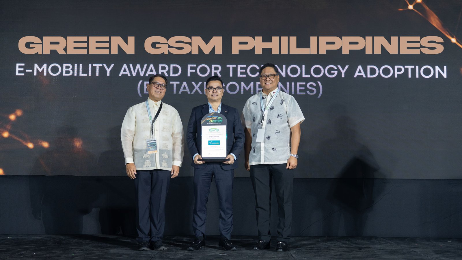 Green GSM was honored with the E-Mobility Award at the 13th Philippine Electric Vehicle Summit (PEVS) held on October 23, 2025. In photo, from left to right: Mr. Rommel Juan, EVAP Chairman; Mr. Dao Quy Phi, Managing Director of Green GSM Southeast Asia; and Mr. Edmund Araga, EVAP President.