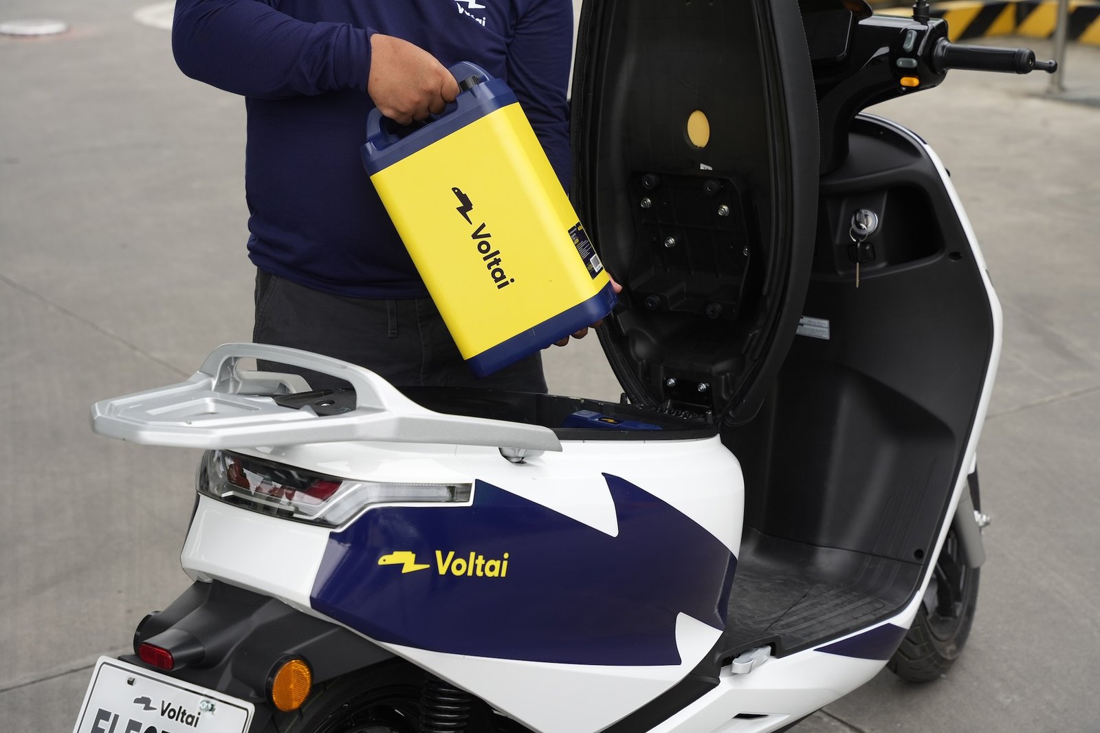 A fully charged battery ready for swap, reducing downtime for fleet operators.