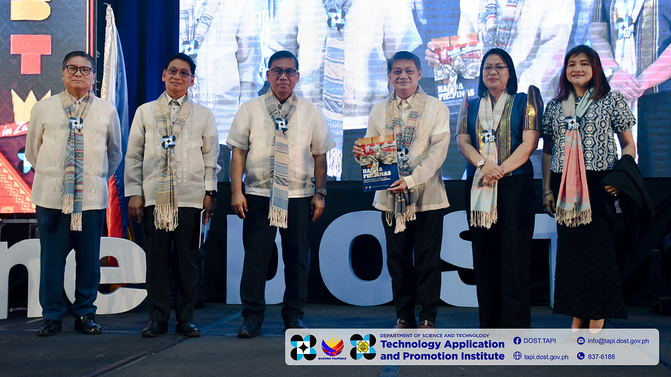 Launching and Turnover of HANDA PILIPINAS: Innovations in Climate and Disaster Resilience Guidebook (From left to right) Asec. Napoleon K. Juanillo, Jr., DOST Assistant Secretary for Technology Transfer, Communications, and Commercialization; Dr. Teodoro M. Gatchalian, DOST Undersecretary for Special Concerns; Dr. Renato U. Solidum Jr., DOST Secretary; and Engr. Maria Theresa Bien De Guzman, DOST Assistant Secretary for Countryside Development, together with partners from key agencies and national government.