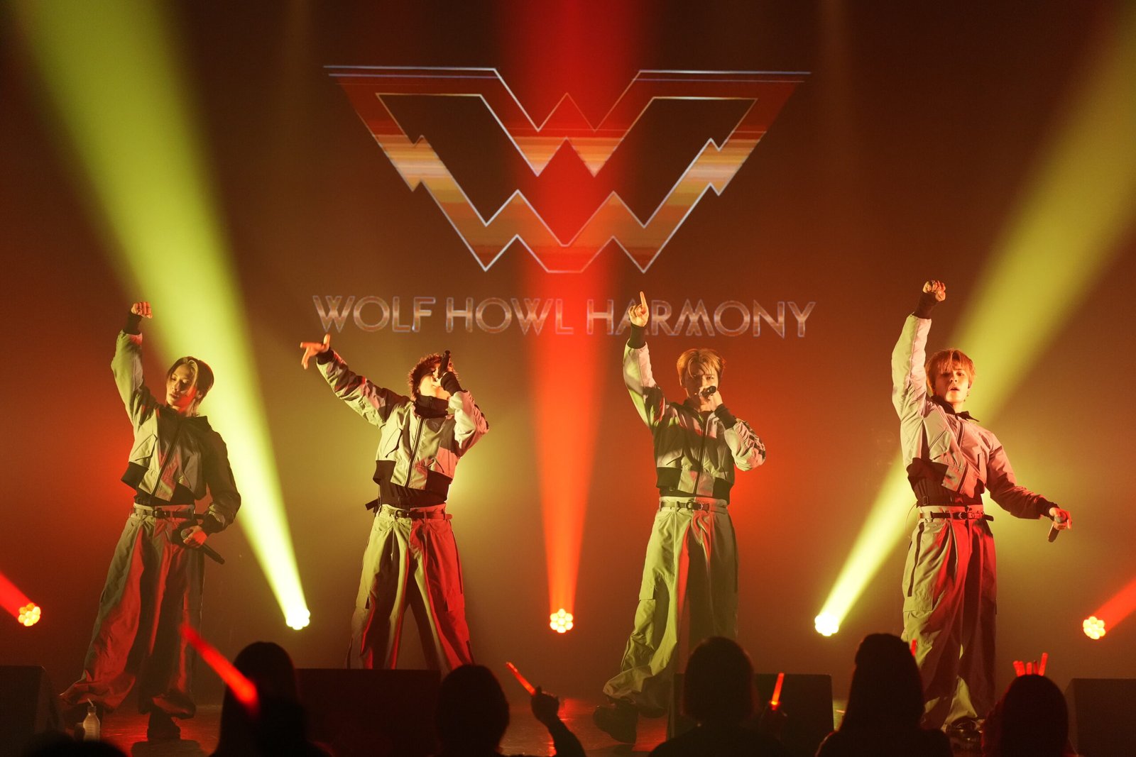 Wolf Howl Harmony opens their TIMM 2025 set with “Bakuon -爆音-.”