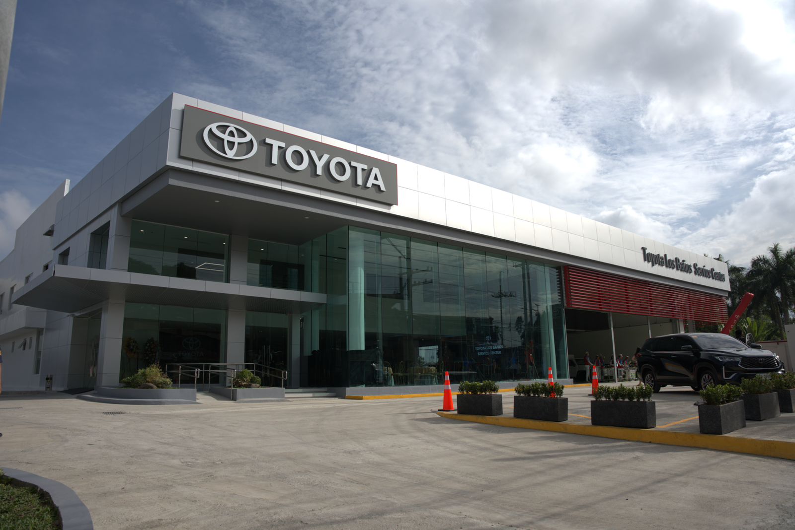 The Toyota Los Baños Service Center features 68 car bays for streamlined service.