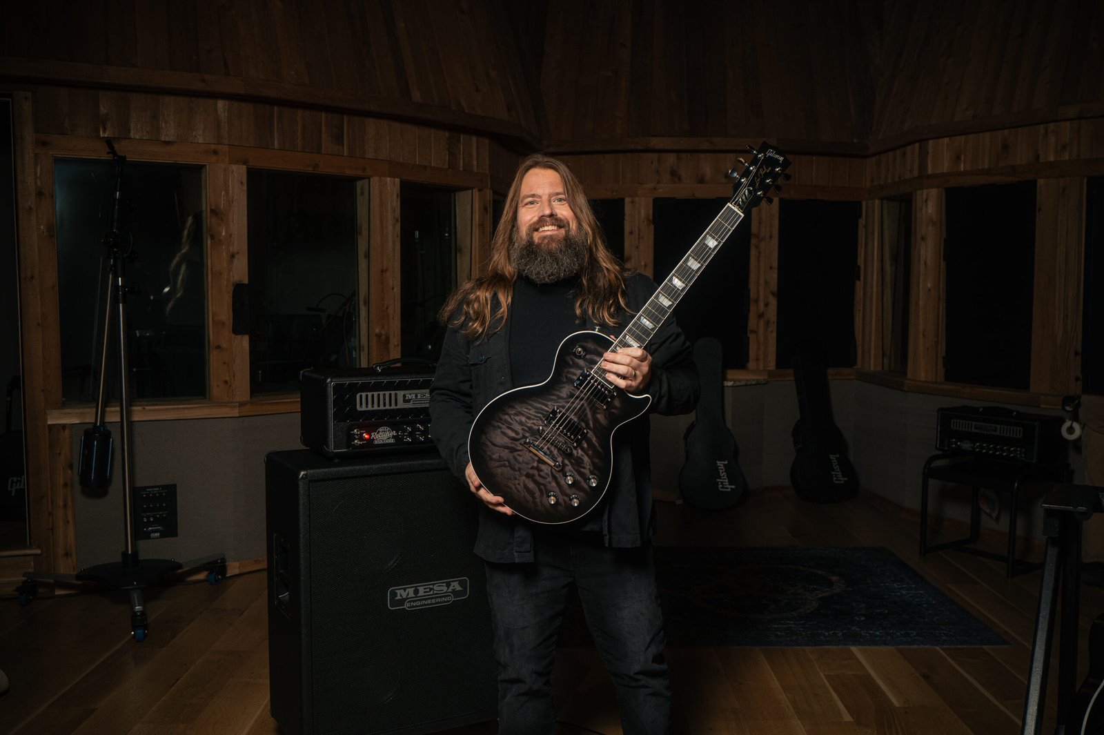  Mark Morton with his new Gibson Les Paul Modern Quilt, and MESA/Boogie Badlander 100 Head with 4X12 Rectifier Standard Straight Cabinet. [Photo credit: Gibson. ]