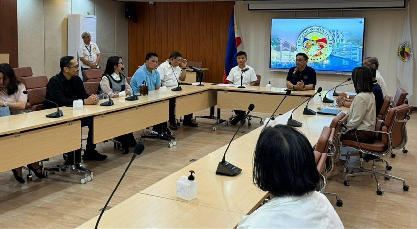 Muntinlupa officials question Maynilad executives on the recurring water interruptions and the measures being taken to address them.