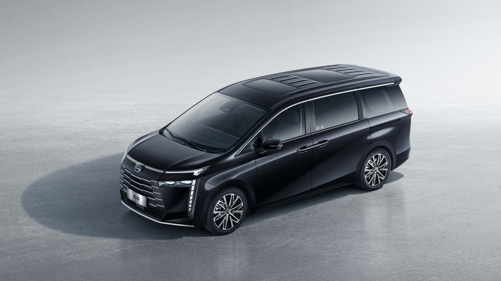 The GAC E8 HEV combines three-row practicality with hybrid power and flexible cabin features.