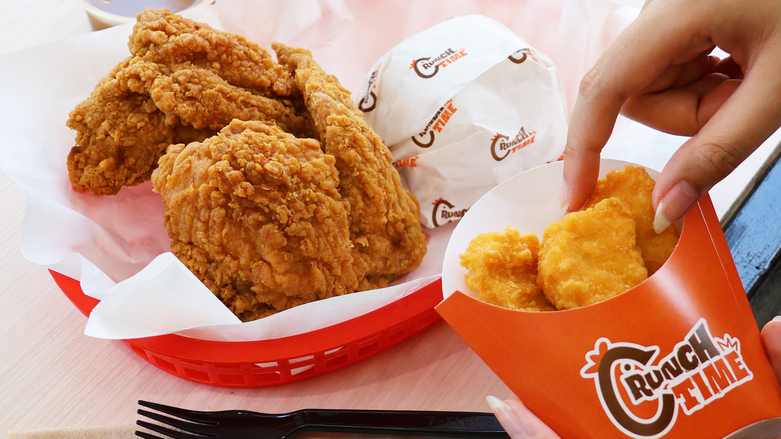 7-Eleven’s Crunch Time fried chicken and nuggets are paired with a refreshing Gulp drink for a satisfying on-the-go meal.