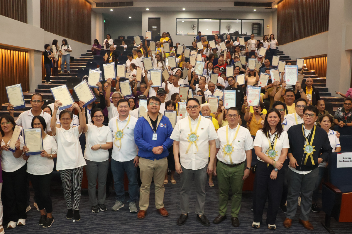 Community Mortgage Program Land Titles for 91 Families The Community Mortgage Program helped 91 families from Quezon City and Caloocan receive Transfer Certificates of Title through an awarding ceremony led by SHFC and DHSUD.