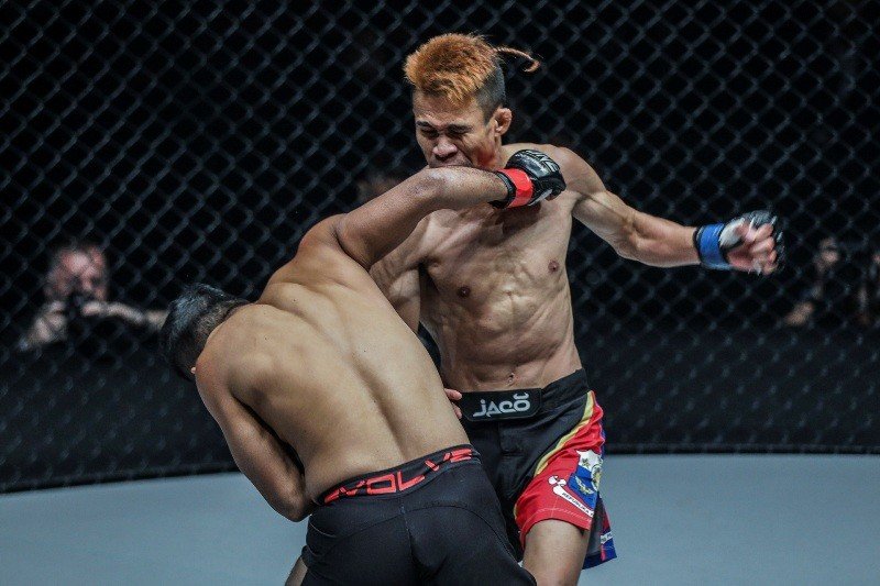 Dejdamrong sor Amnuaysirichoke vs Jeremy Miado (ONE Championship photo) 