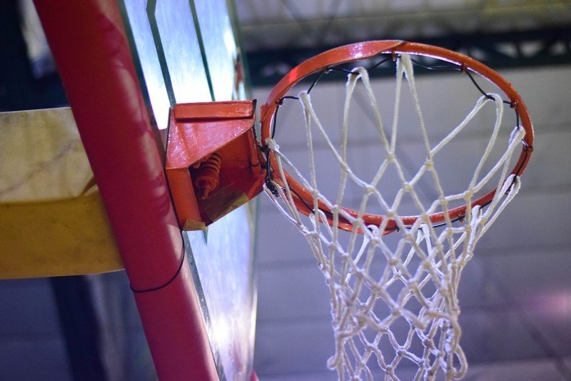 A broken rim halted the MPBL Datu Cup game between Muntinlupa and Navotas on Saturday.