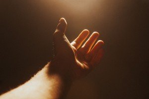 hands, farewell, coronavirus [pixabay photo]