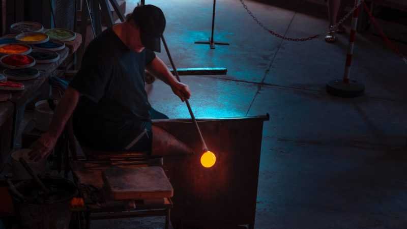 In Damascus, rare glass blowers seek to keep craft alive