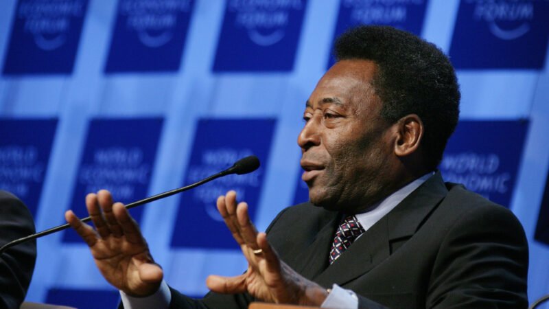 Pele thanks medical staff for ‘solidarity and kindness’