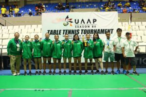 (L-R) DLSU BMD member Emmanuel Calanog, Kyla Benaldez, Mariana Caole, Jhoana Go, Angelou Laude, Jannah Romero, Kimberly Sorongon, Rein Teodoro, Eunice Uy Tan, Mary Therese Go, Lorene Uy, head coach Lauro Crisostomo and assistant coaches. [UAAP media bureau]