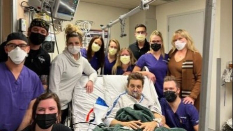 Jeremy Renner pays tribute to ICU team