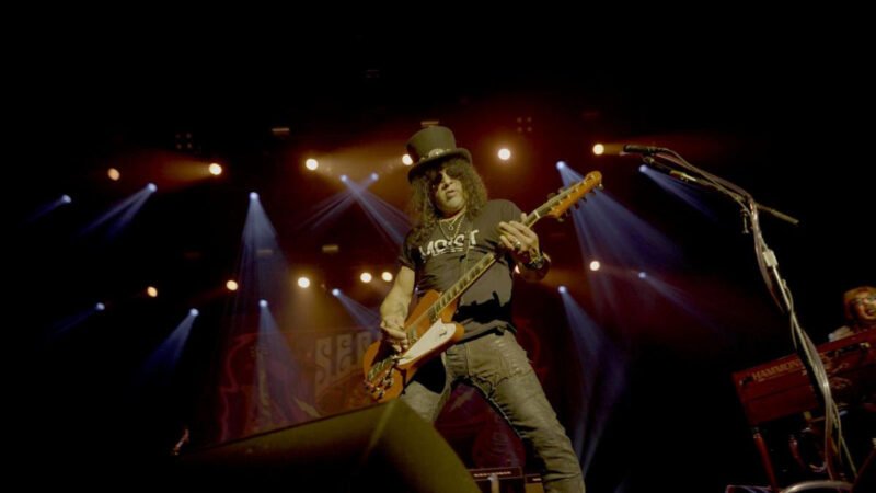 Slash announces Live at the S.E.R.P.E.N.T. Festival album and concert film